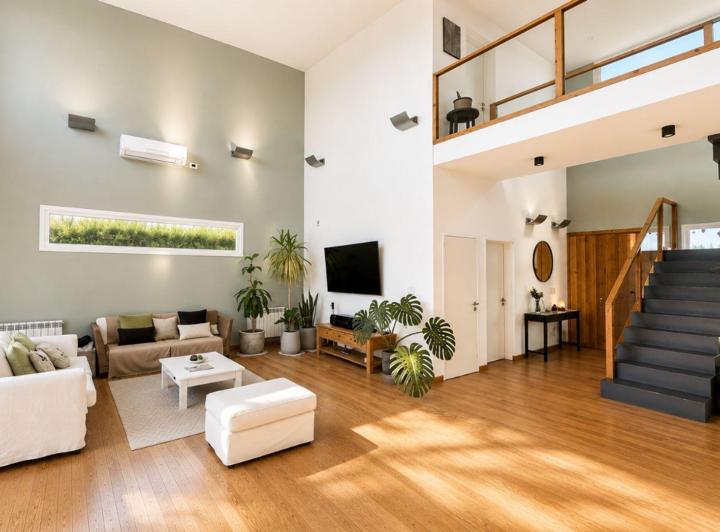 Casa · 300m² · 5 Ambientes · 2 Cocheras