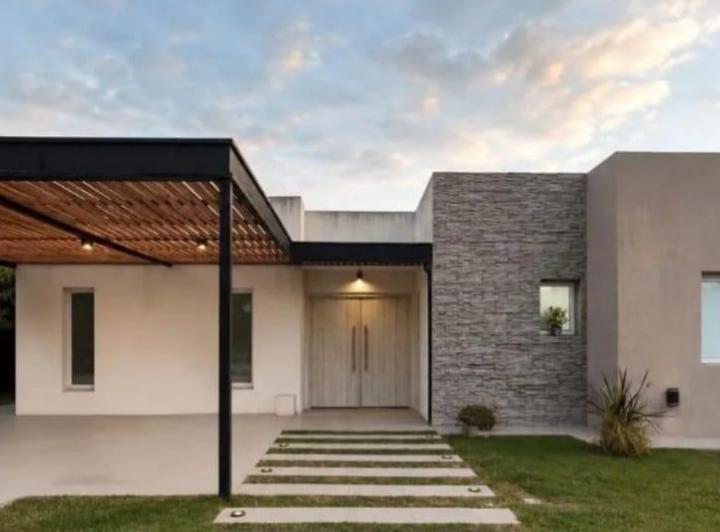 Casa · 195m² · 4 Ambientes · 2 Cocheras