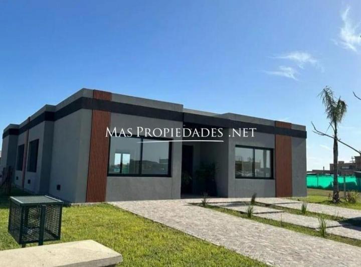Casa · 200m² · 4 Ambientes · 4 Cocheras