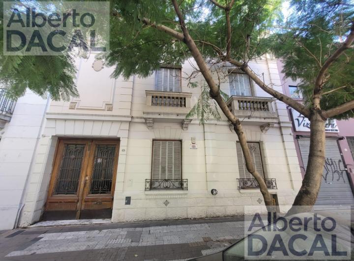 Casa · 180m² · 5 Ambientes · 1 Cochera