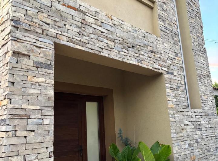 Casa · 199m² · 5 Ambientes · 2 Cocheras