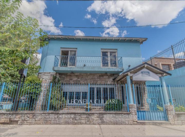 Casa · 200m² · 5 Ambientes · 2 Cocheras