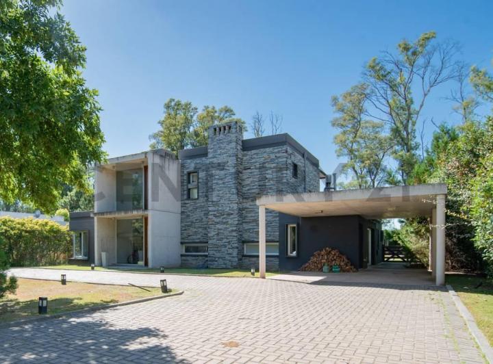 Casa · 235m² · 5 Ambientes