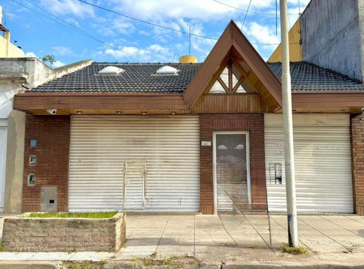 Casa · 243m² · 5 Ambientes · 1 Cochera