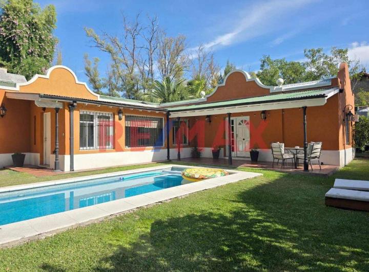 Casa · 140m² · 4 Ambientes · 2 Cocheras