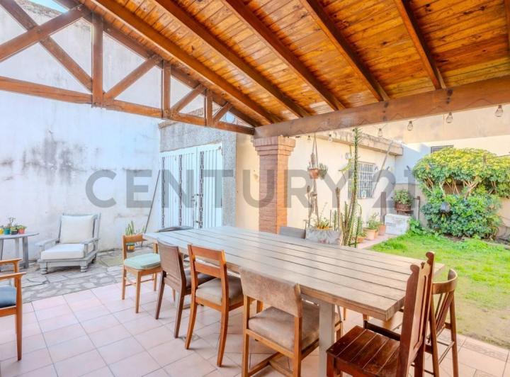 Casa · 135m² · 3 Ambientes · 2 Cocheras