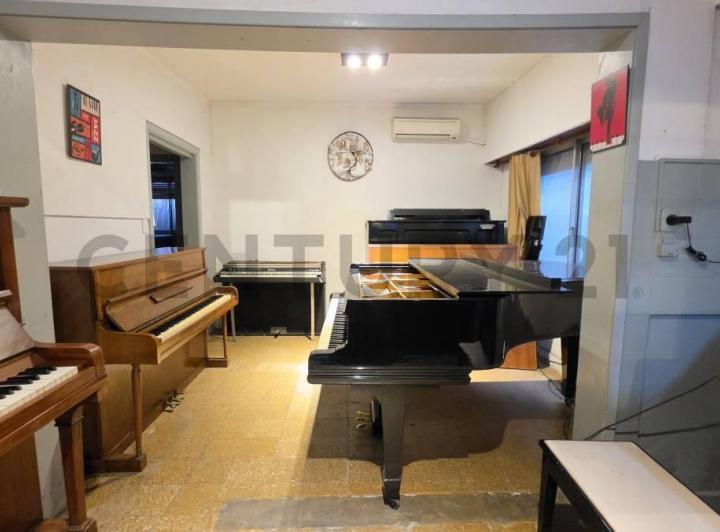 Casa · 259m² · 6 Ambientes · 1 Cochera