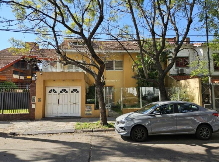 Casa · 304m² · 6 Ambientes · 2 Cocheras