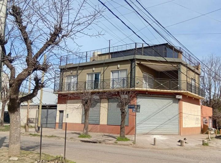 Casa · 500m² · 5 Ambientes · 6 Cocheras