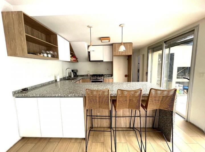 Casa · 160m² · 5 Ambientes · 2 Cocheras