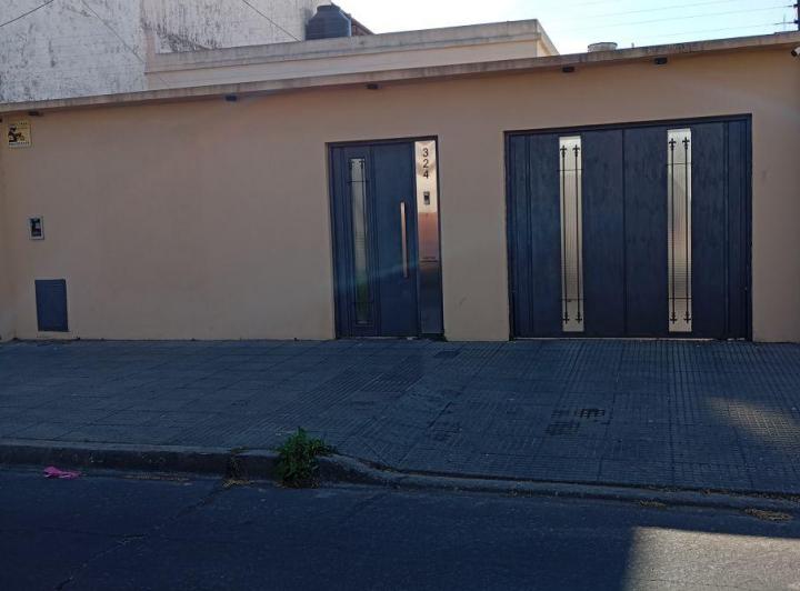 Casa · 110m² · 4 Ambientes · 3 Cocheras