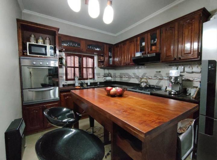 Casa · 144m² · 5 Ambientes · 1 Cochera