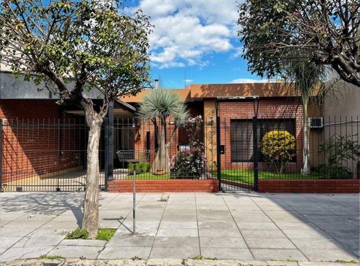 Casa · 150m² · 4 Ambientes · 1 Cochera