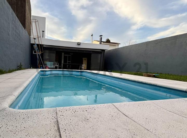 Casa · 130m² · 4 Ambientes · 2 Cocheras