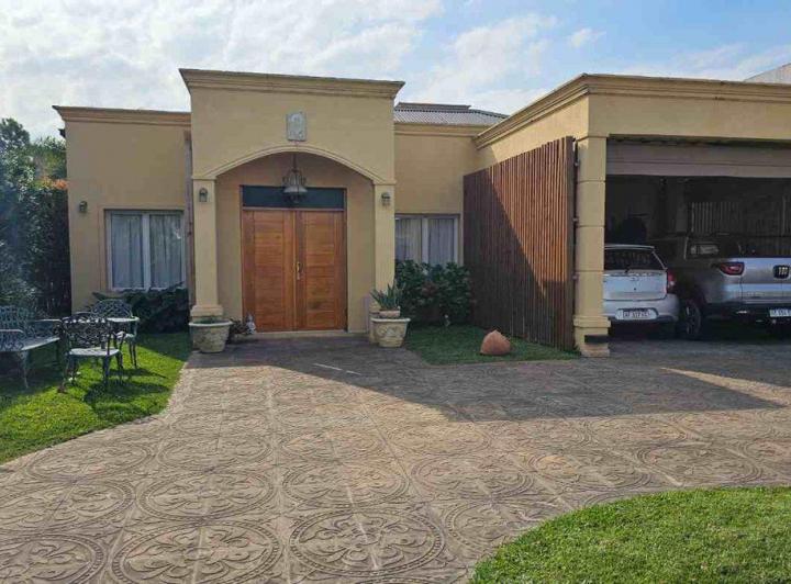Casa · 185m² · 4 Ambientes · 2 Cocheras
