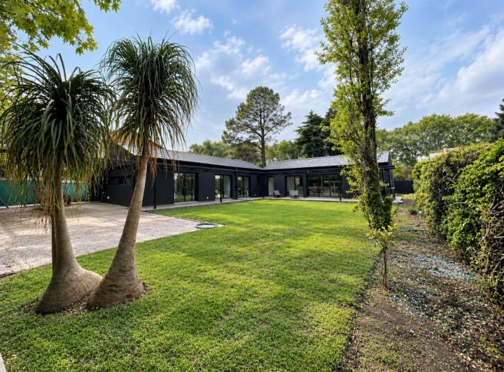 Casa · 140m² · 5 Ambientes · 2 Cocheras