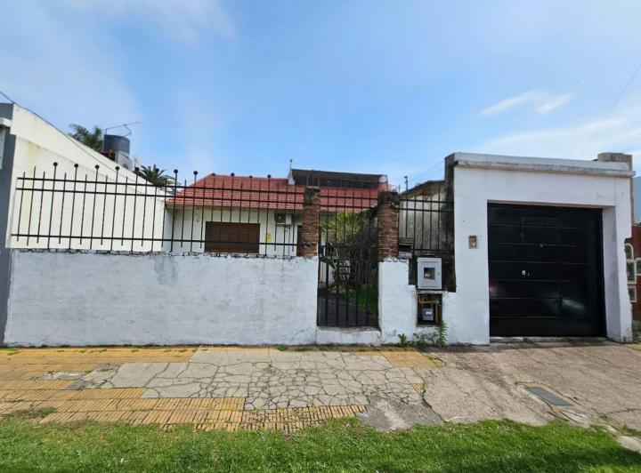 Casa · 200m² · 4 Ambientes · 1 Cochera