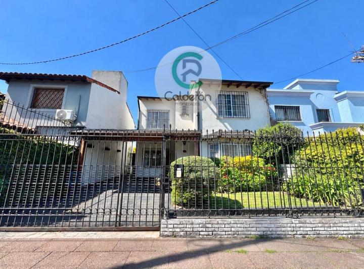 Casa · 230m² · 5 Ambientes · 2 Cocheras