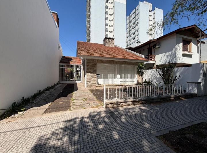 Casa · 206m² · 4 Ambientes · 3 Cocheras