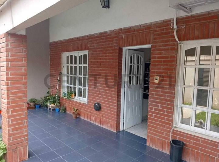 Casa · 562m² · 3 Ambientes · 2 Cocheras
