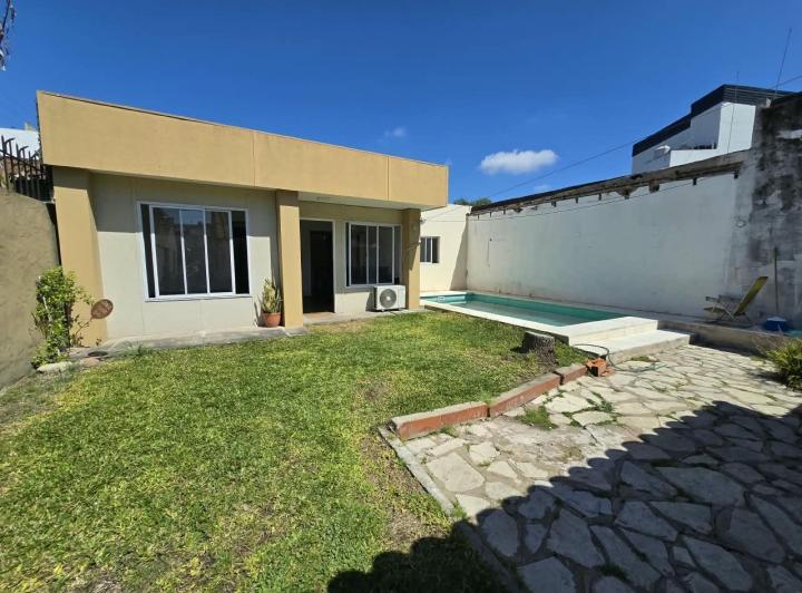 Casa · 50m² · 4 Ambientes · 1 Cochera
