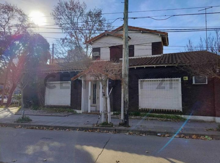Casa · 176m² · 4 Ambientes · 1 Cochera