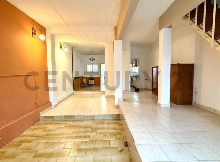 Casa · 239m² · 4 Ambientes · 1 Cochera