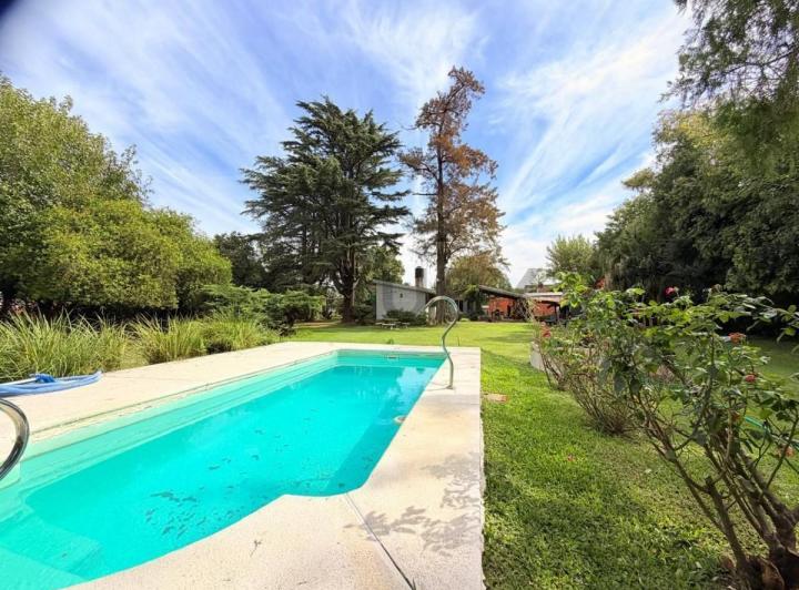 Casa · 2100m² · 3 Ambientes