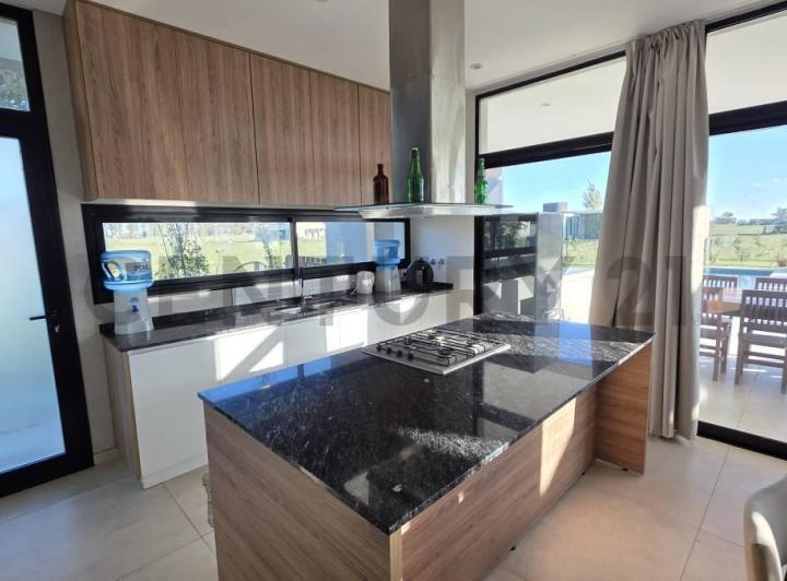 Casa · 150m² · 4 Ambientes · 2 Cocheras
