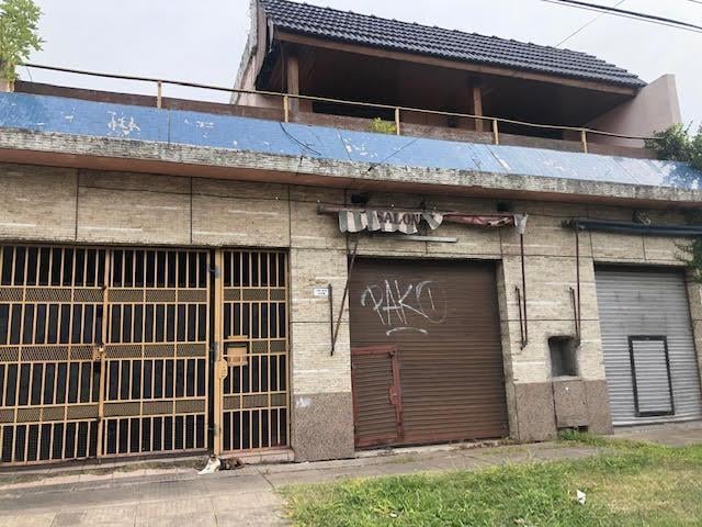 Casa · 210m² · 6 Ambientes · 1 Cochera