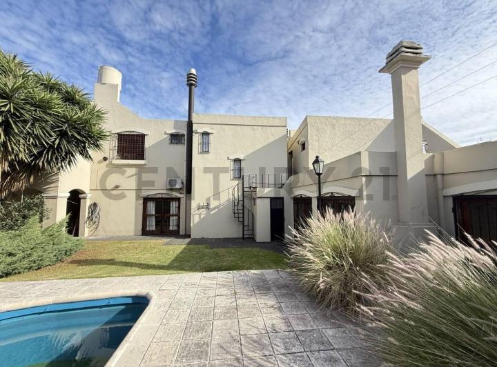 Casa · 360m² · 6 Ambientes