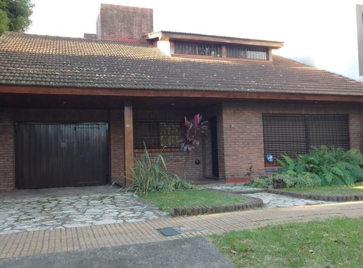 Casa · 282m² · 6 Ambientes · 2 Cocheras