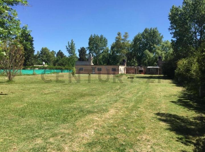 Casa · 400m² · 4 Ambientes · 1 Cochera