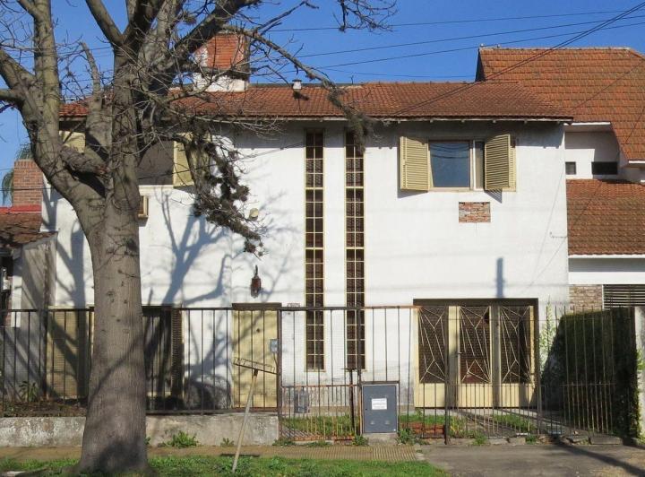 Casa · 100m² · 4 Ambientes · 1 Cochera