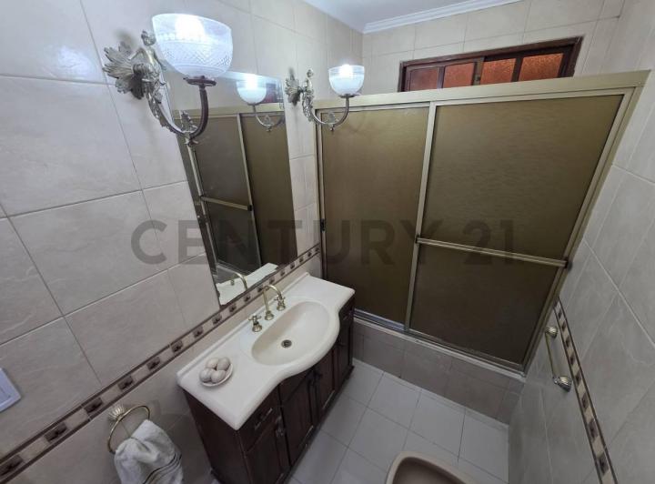 Casa · 188m² · 5 Ambientes · 1 Cochera
