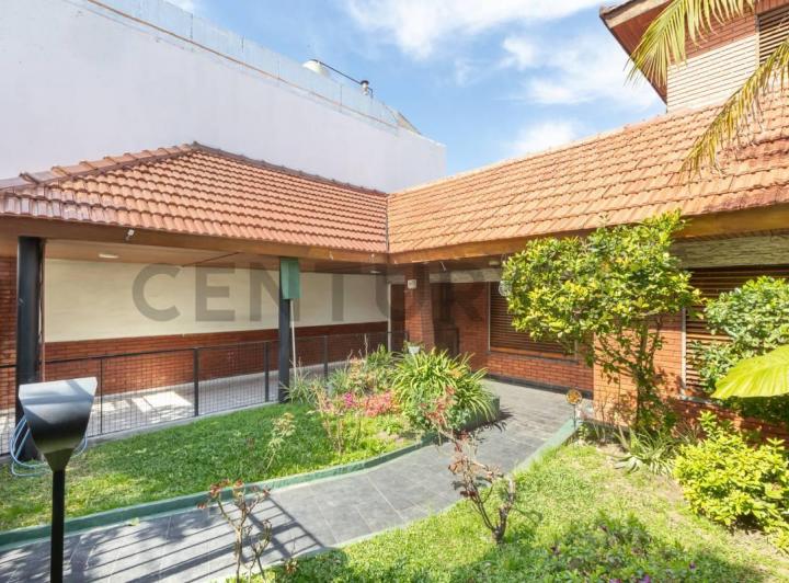 Casa · 277m² · 4 Ambientes · 2 Cocheras