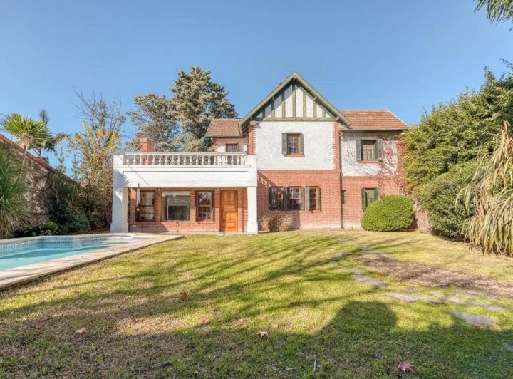 Casa · 288m² · 6 Ambientes