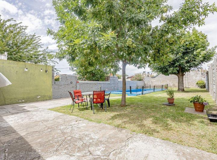 Casa · 128m² · 3 Ambientes · 2 Cocheras