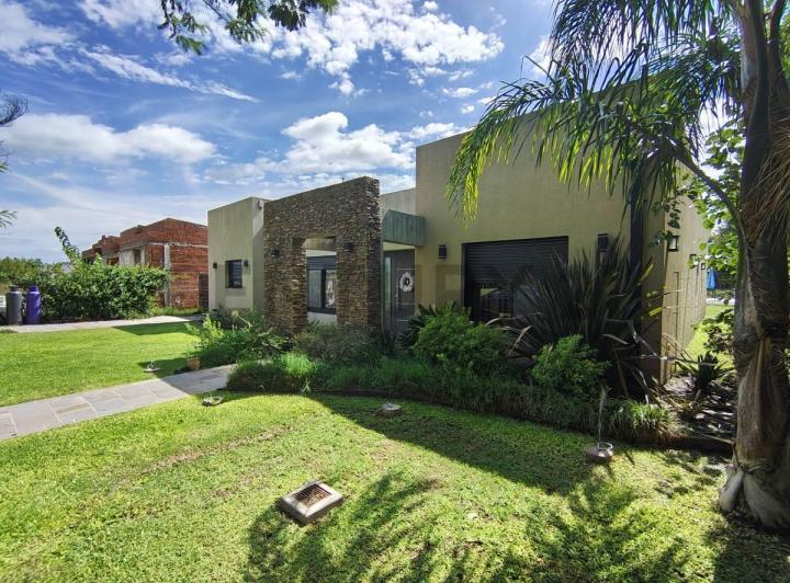 Casa · 171m² · 4 Ambientes · 1 Cochera