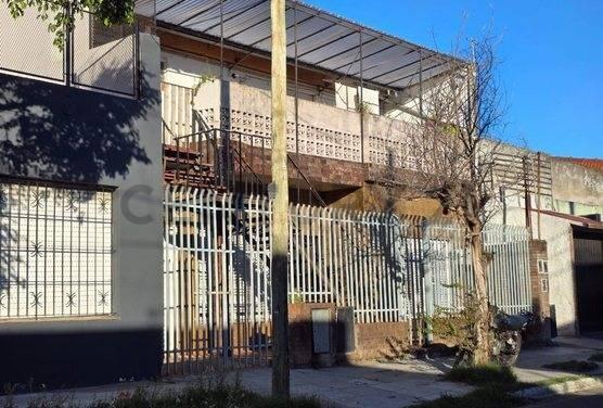 Casa · 124m² · 5 Ambientes · 2 Cocheras