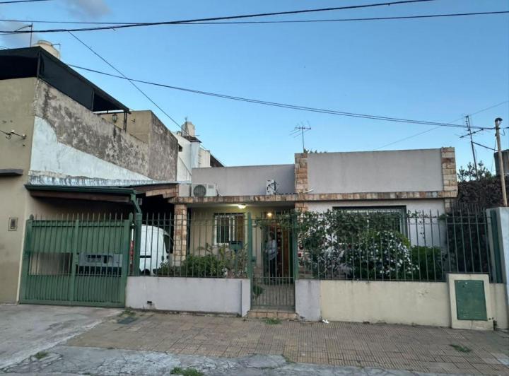 Casa · 130m² · 3 Ambientes · 1 Cochera