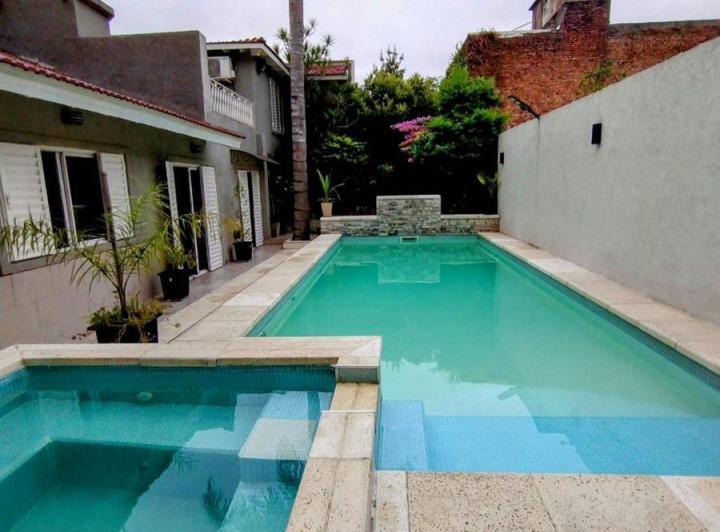 Casa · 10 Ambientes · 3 Cocheras