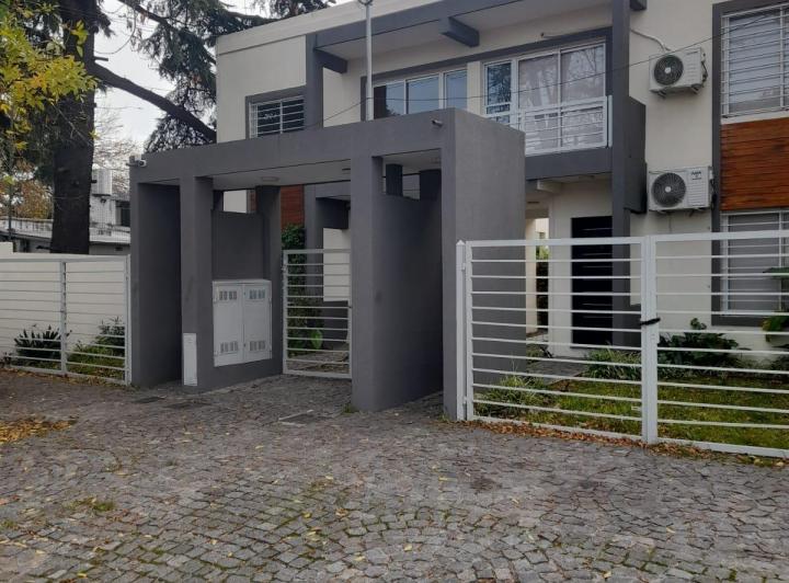 Casa · 180m² · 4 Ambientes · 1 Cochera