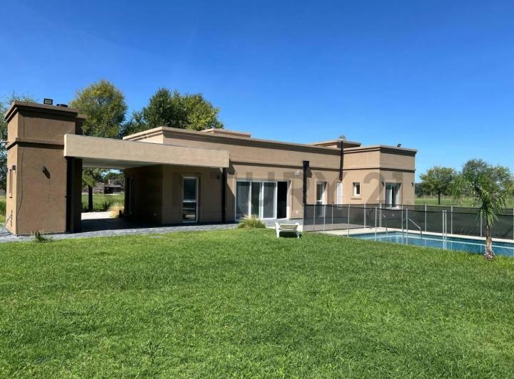 Casa · 151m² · 4 Ambientes · 3 Cocheras