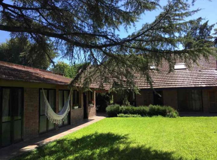 Casa · 300m² · 5 Ambientes · 1 Cochera