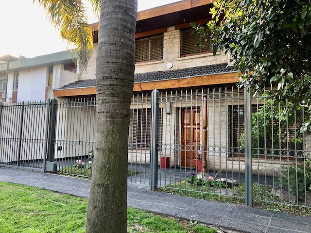 Casa · 200m² · 4 Ambientes · 1 Cochera