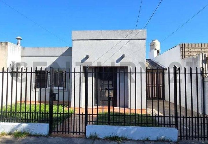 Casa · 100m² · 4 Ambientes · 2 Cocheras