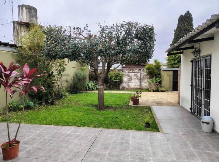 Casa · 100m² · 4 Ambientes · 1 Cochera