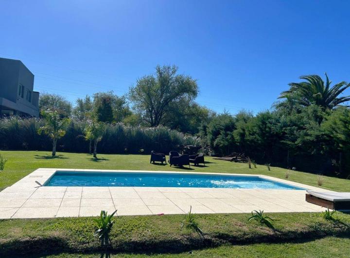 Casa · 182m² · 5 Ambientes · 2 Cocheras