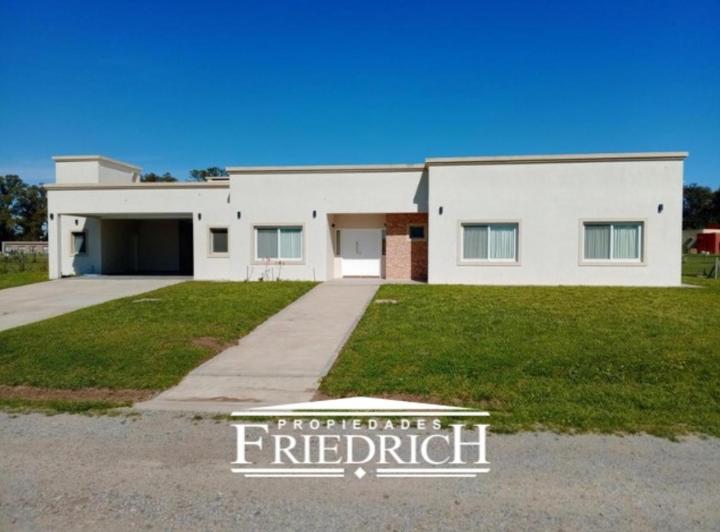 Casa · 312m² · 4 Ambientes · 7 Cocheras